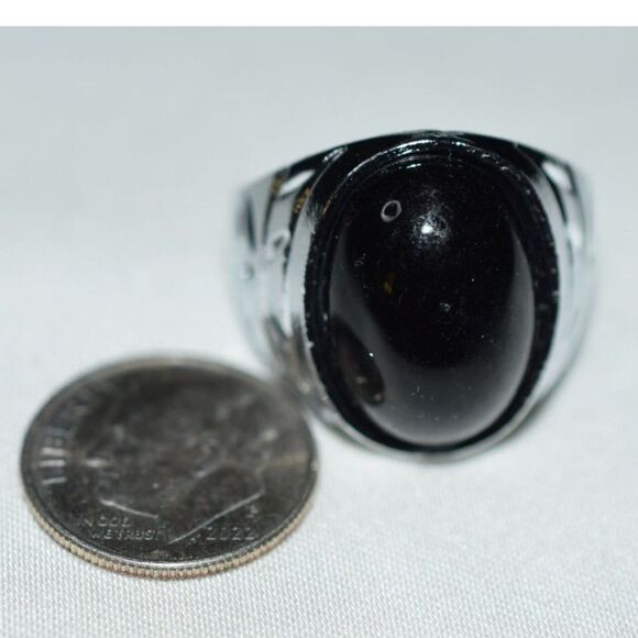Intriguing Aztec Design Silver Tone Band Black Smooth Oval Stone Sz 11 & 13 Ring - Picture 2 of 4